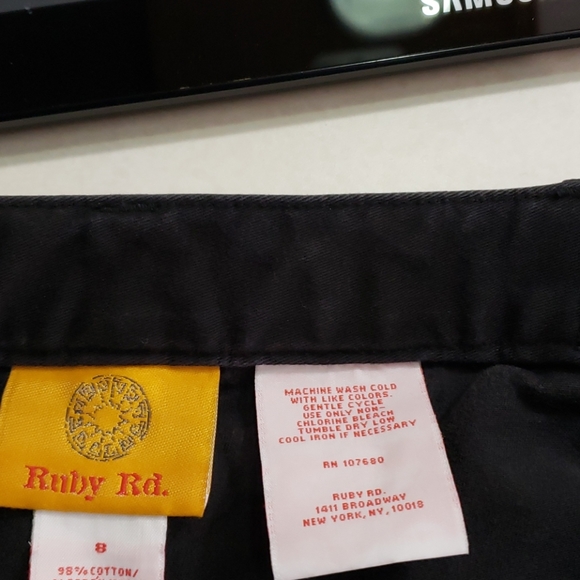 Ruby Rd.  Black capris. - Picture 4 of 4